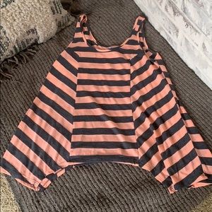 Hip length loosefitting top